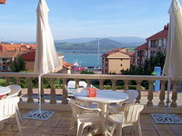 Terraza del hotel Noray en San Vicente de la Barquera Cantabria